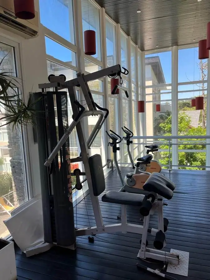 Gimnasio vidriado del complejo