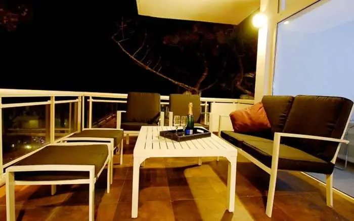 Balcón de noche